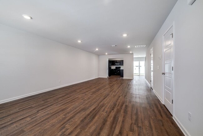 Building Photo - 3 Bed 2.5 Bath Townhome in Lakeshore — Bui...