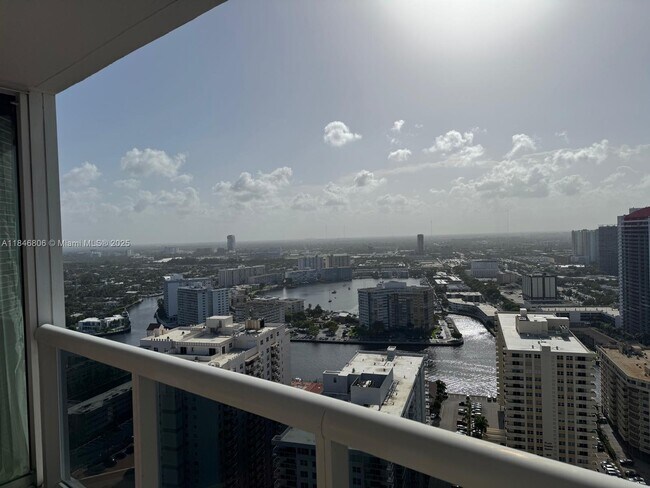 Building Photo - 1850 S Ocean Dr