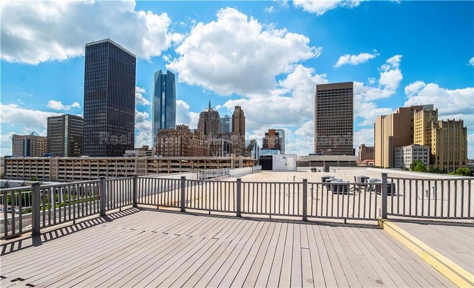 Building Photo - 1 NE 2nd St