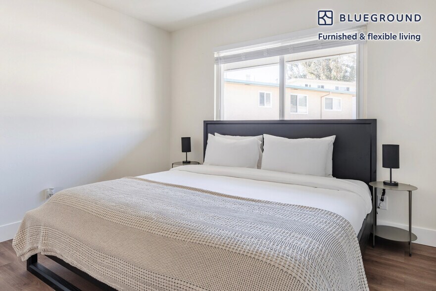 Building Photo - 15 S Broadway