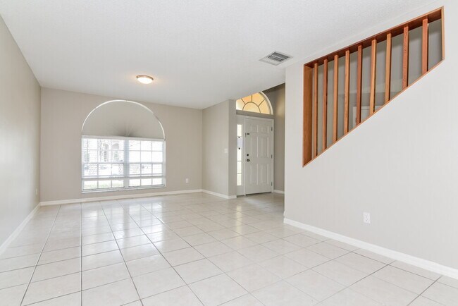 Building Photo - 2325 Kenwick Dr