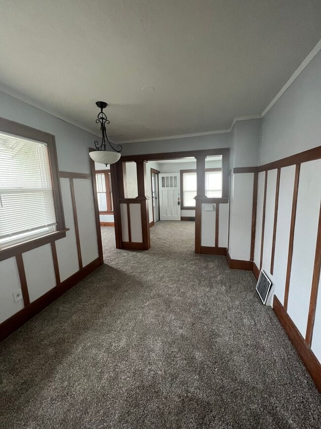 Building Photo - 2 bed 1 bath house $995