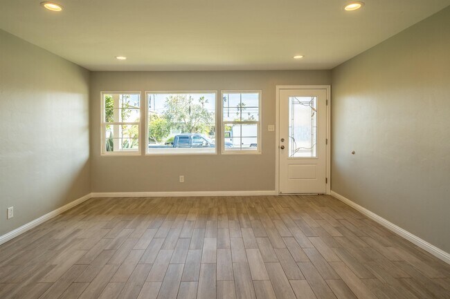 Building Photo - 1611 S Tremont St