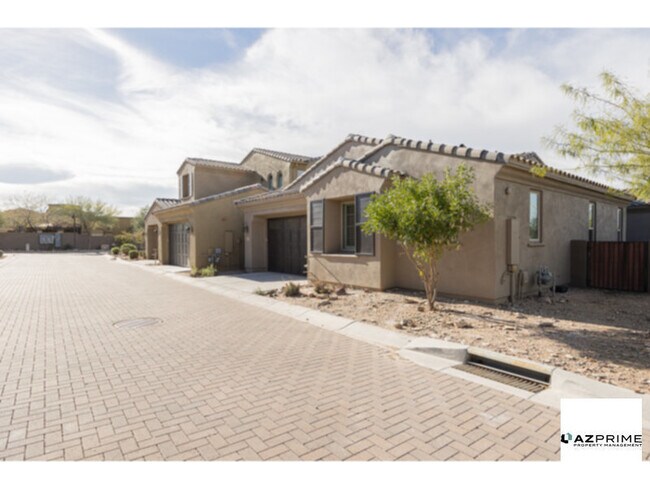Building Photo - Welcome to this Exquisite 2/2 Scottsdale Home Nestled in a Gated Community!