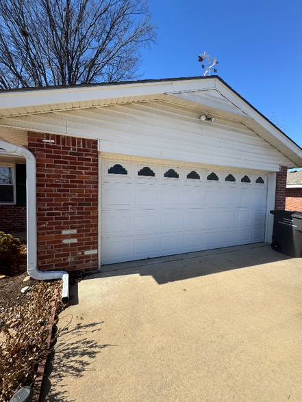 Building Photo - 2026 Harned Dr