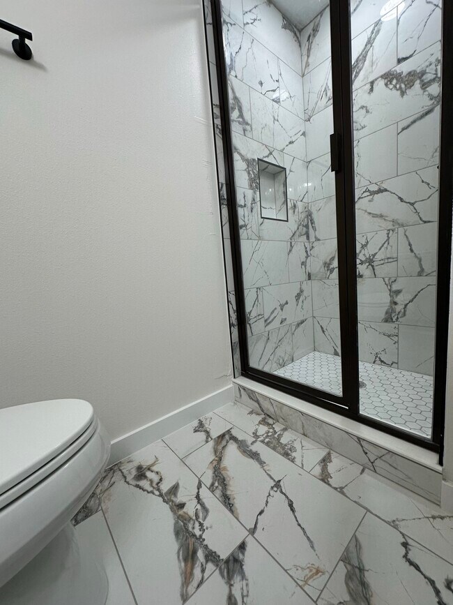 Building Photo - 207 Cherry Ave