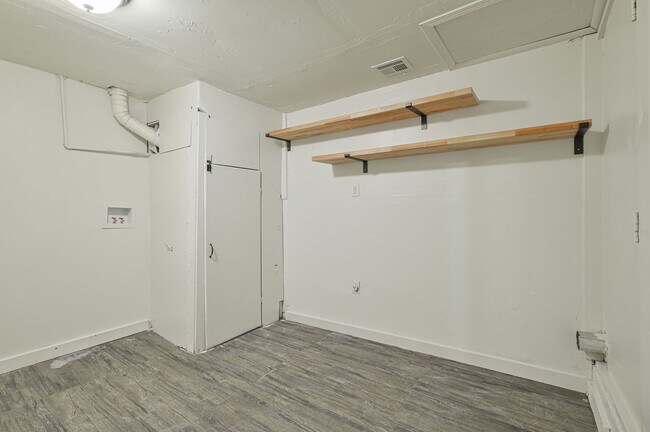 Building Photo - 3716 SE 23rd St