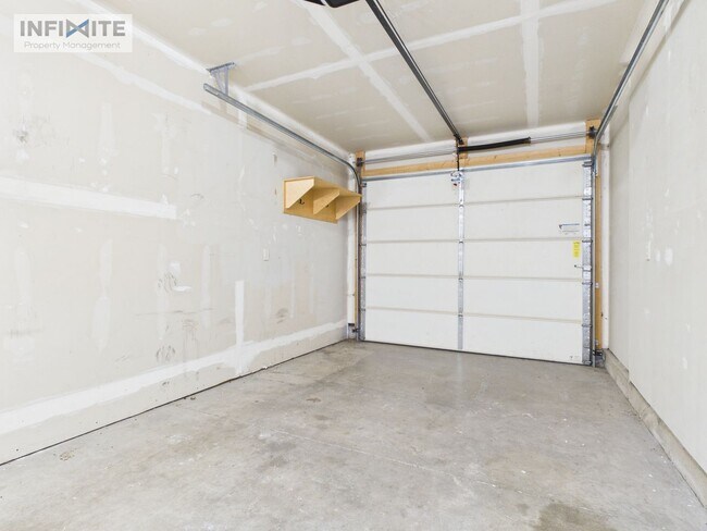 Building Photo - 935 Forestglen Dr