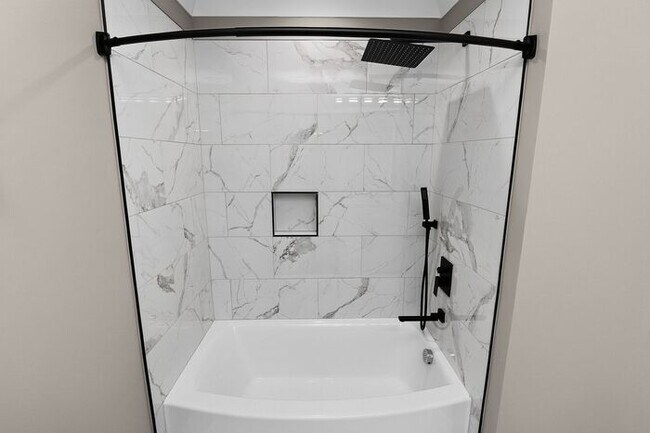 Building Photo - Beautiful 3BD/2.5BA Single Family Home in Reid Park!