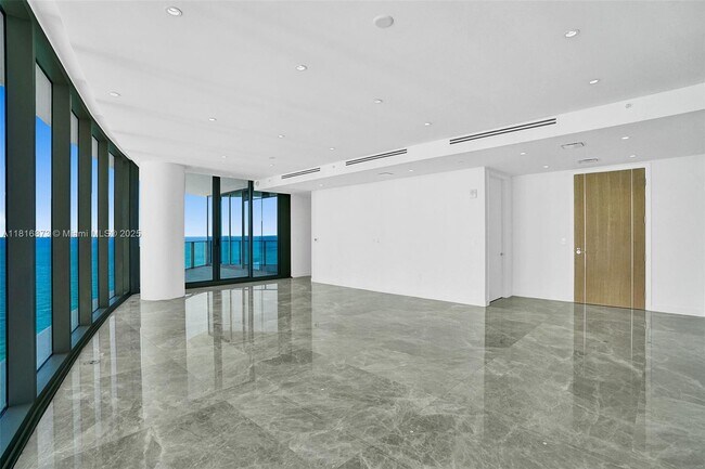 Building Photo - 15701 Collins Ave