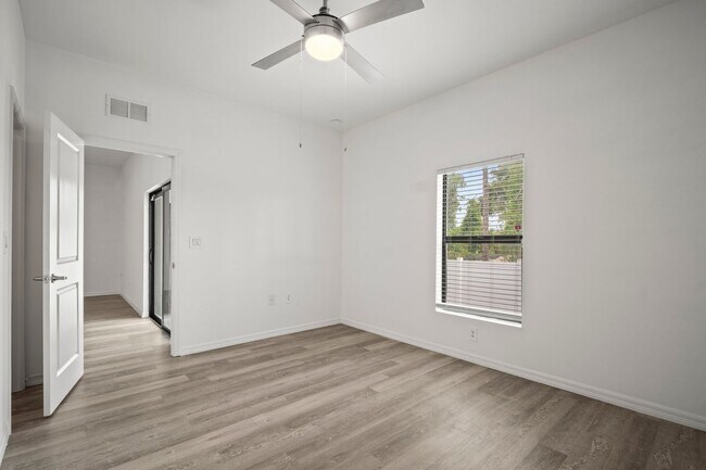 Building Photo - 4718-4718 29th St SW