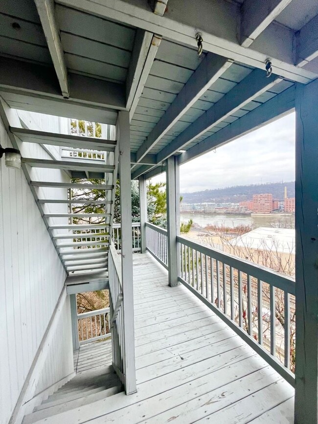 Building Photo - Awesome 3 or 4 Bedroom Single-Family Home in Troy Hill- 3 Level Deck and Central Air!