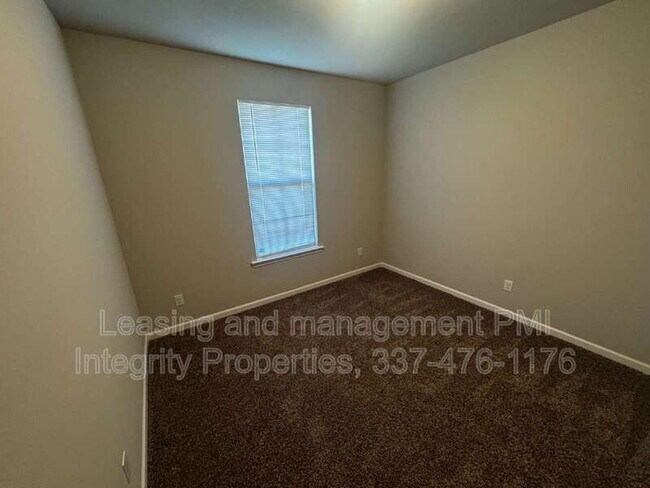 Building Photo - 115 Rue Chateau Royal Dr