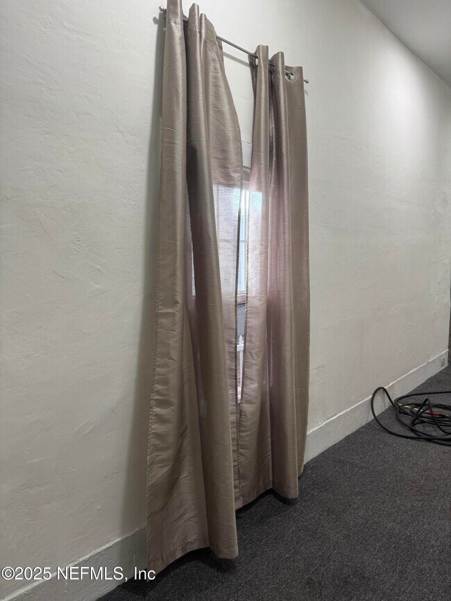 Building Photo - 946 Spearing St