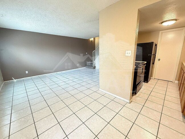 Building Photo - 4514 E Riverside St