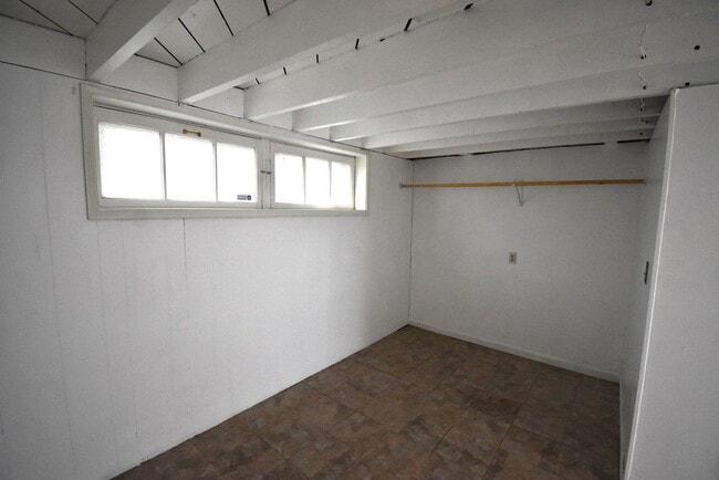 Building Photo - 586 1/2 Grove St
