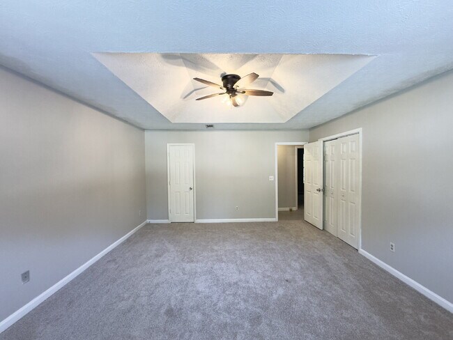 Building Photo - [NEW PRICE] Spacious 4 Bed / 2.5 Bath home...