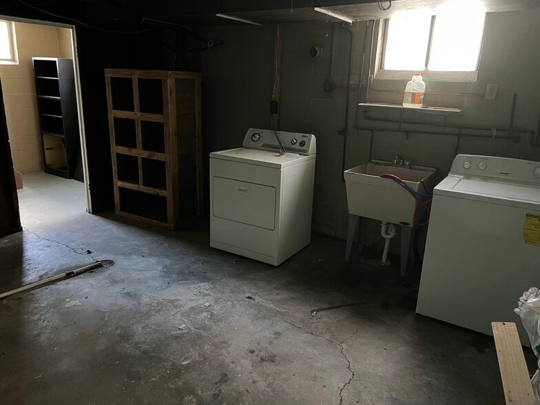 Laundry room - 304 Betty St