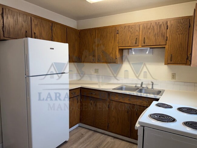 Building Photo - 808 E Canby St