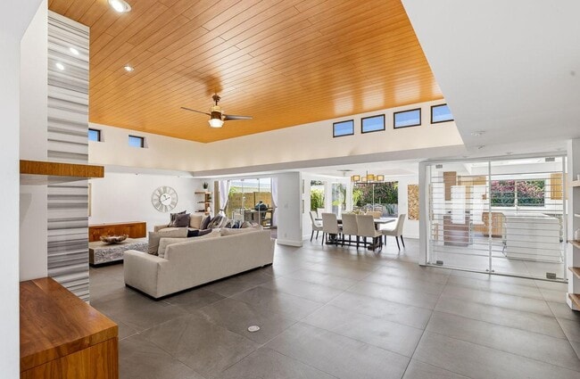 Building Photo - 8101 E Del Timbre Dr