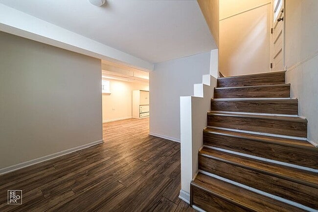 Building Photo - Located in Chicago’s desirable Mount Greenwood neighborhood