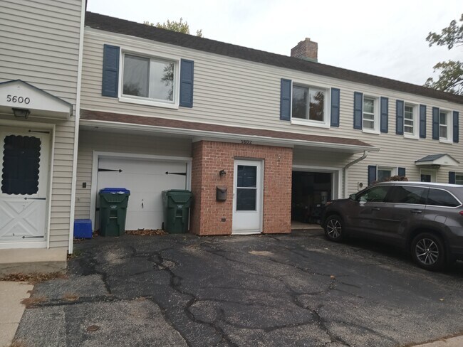 Building Photo - 5602 Bramble Ct