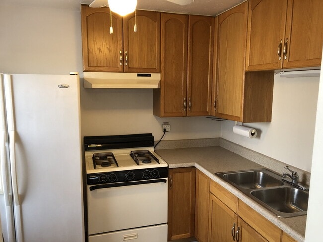 Building Photo - $2,095 / 1br - 400 sqft - 1 Bed 1 Bath Cot...