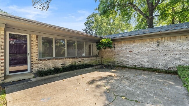 Building Photo - 4009 Springlake Park Rd