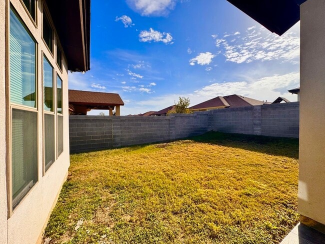 Building Photo - 512 Otero Dr