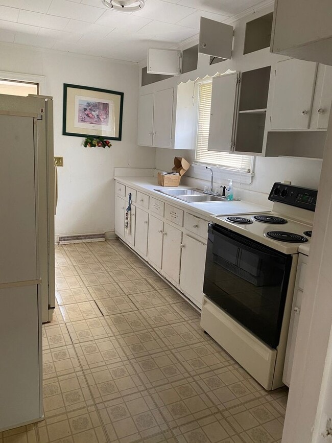 Building Photo - 3 BED, 1 BATH HOME IN GREYSTONE AREA, $1550 MONTH, $1550 DEPOSIT