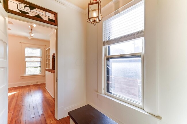 Building Photo - 557 S Grant Ave