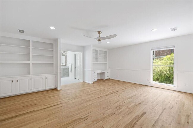 Building Photo - 3405 Valley Rd NW