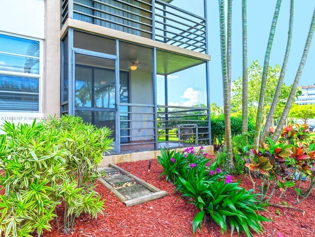 Building Photo - 1000 St Charles Pl