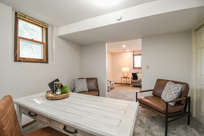 Building Photo - 4504 S Cliff Ave