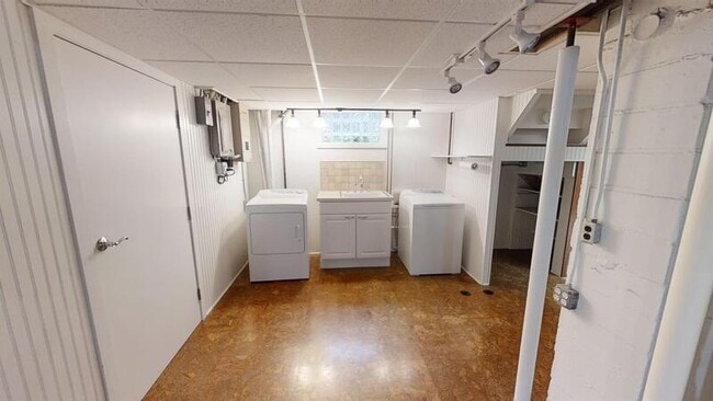 Building Photo - 1205 Miller Ave