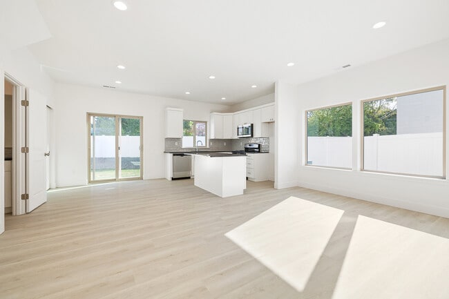 Building Photo - 1163 S Underwood St