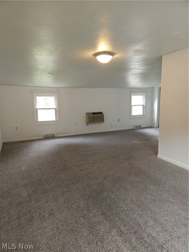 Building Photo - 4660 Darrow Rd