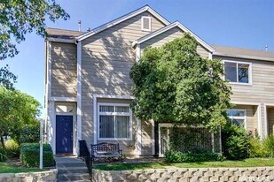 Building Photo - 3041 Woods Cir