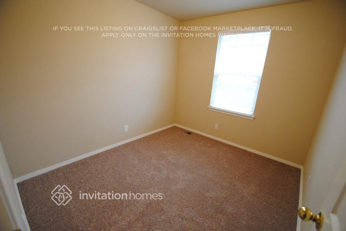 Building Photo - 16084 Rose Ln SE