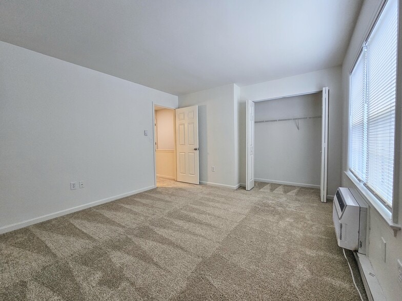 Building Photo - 104 Bradford Dr