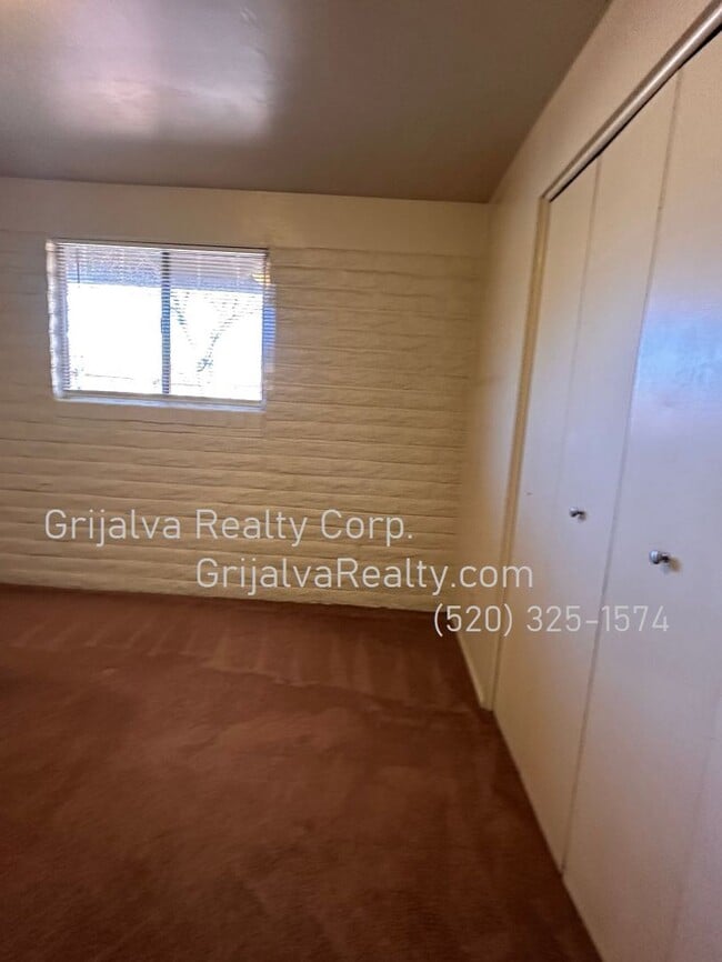 Building Photo - 3256 E Blacklidge Dr