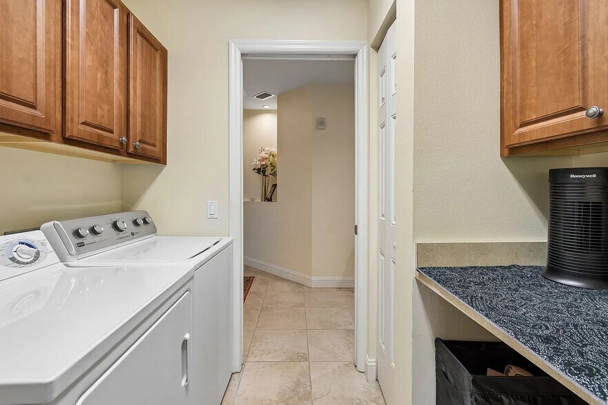 Building Photo - 7702 Lake Vista Ct