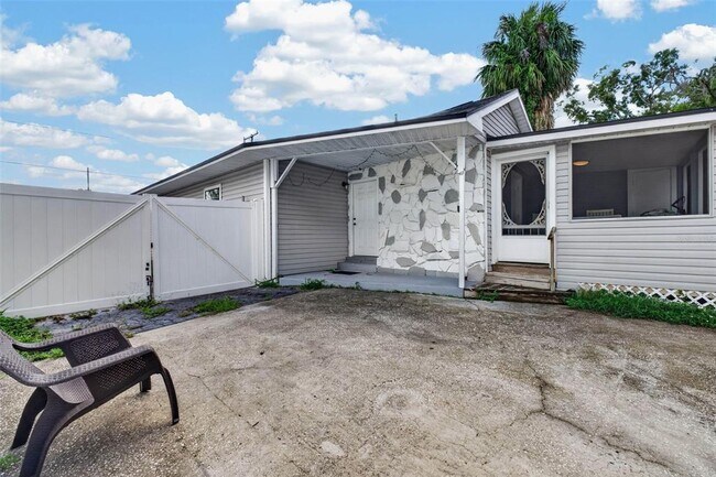 Building Photo - 8114 N Edison Ave
