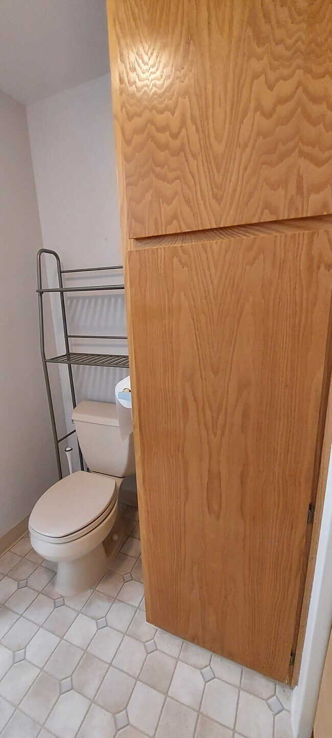 Building Photo - 5090 Forsythia Dr