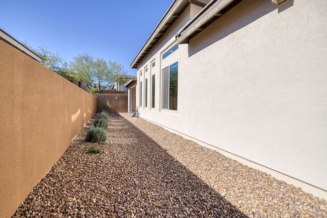 Building Photo - Exclusive Guard Gated - 55 + Community in ...