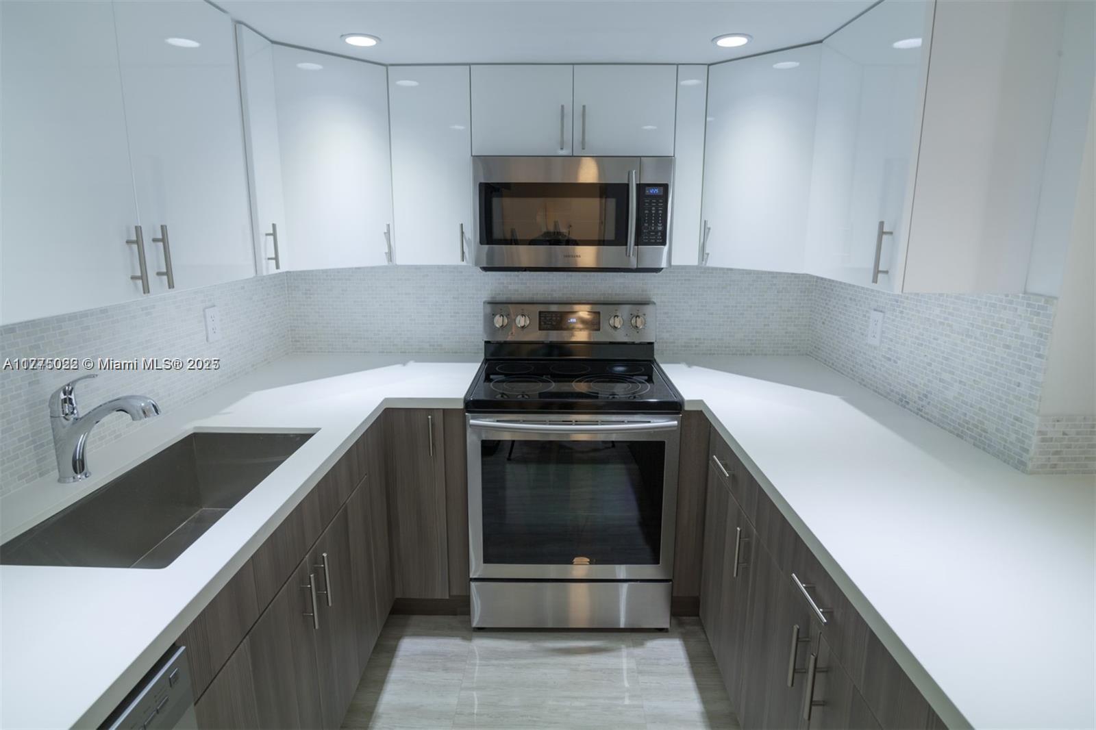 Building Photo - 2401 Collins Ave