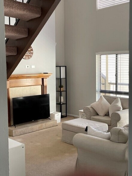 Living room - 625 Esplanade