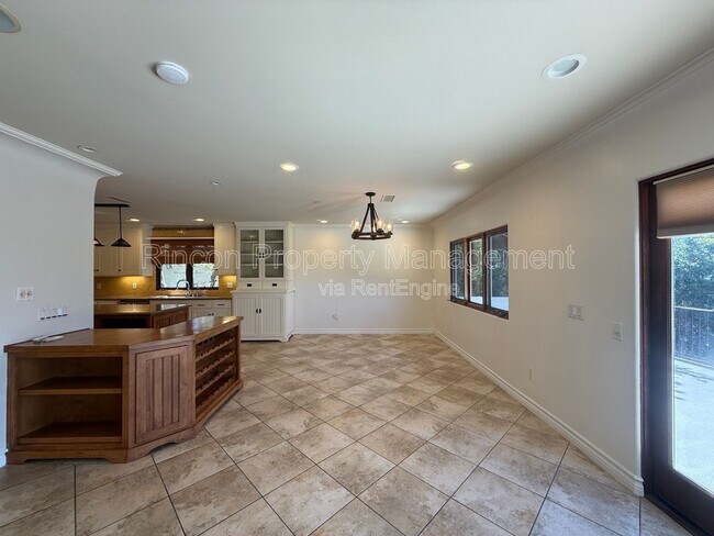 Building Photo - 2166 Palomar Ave