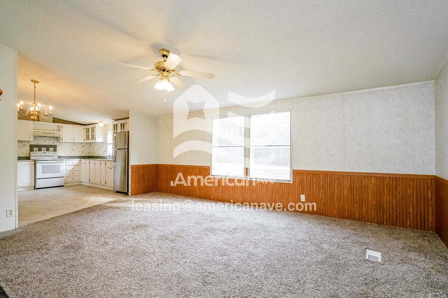 Building Photo - 1007 E River Rd