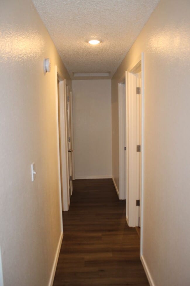 Building Photo - Updated 3 bedroom, 2 bath home on quiet Hillsboro street